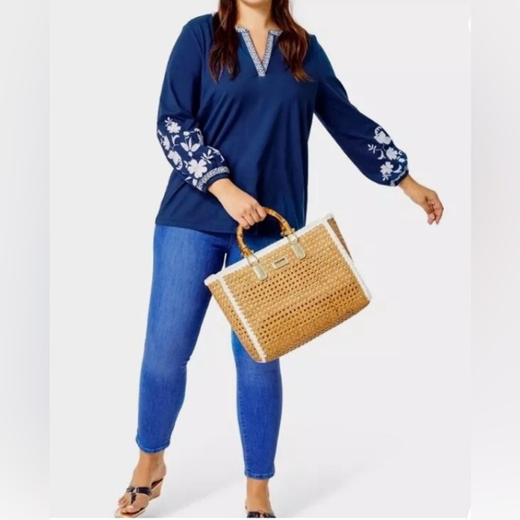 LILLY PULITZER
KACIA KNIT TUNIC
OYSTER BAY NAVY
SIZE: L BNWT - Picture 4 of 8